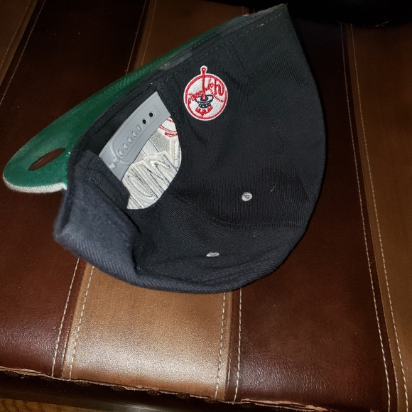 Mens hat - Picture 2 of 2